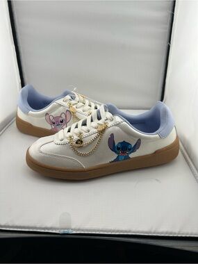 Disney Stitch Light Blue & White Stitch Low-Top Sneakers size 8